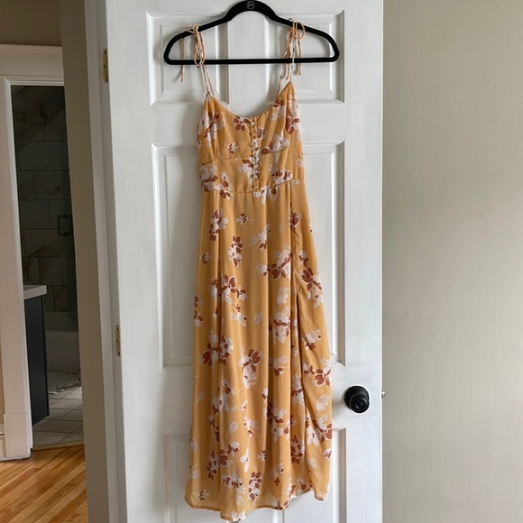 Abercrombie & Fitch Dresses & Skirts - Abercrombie & Fitch midi to maxi length with slit - size XS